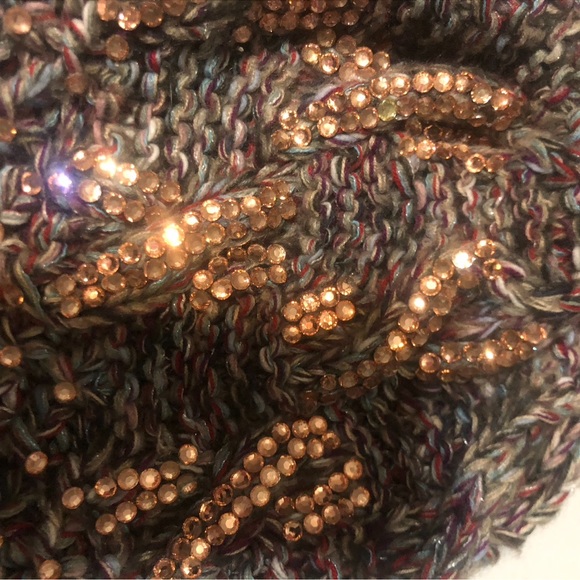 NWOT multicolor winter hat with sequins - Picture 3 of 3